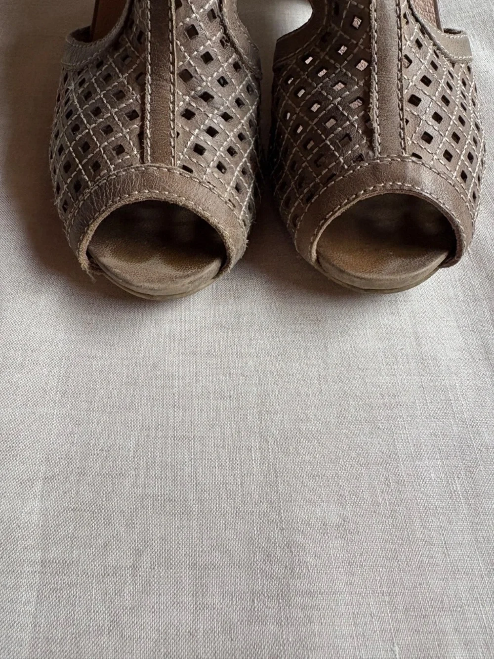Pikolinos Vic Perforated Peep Toe Heels